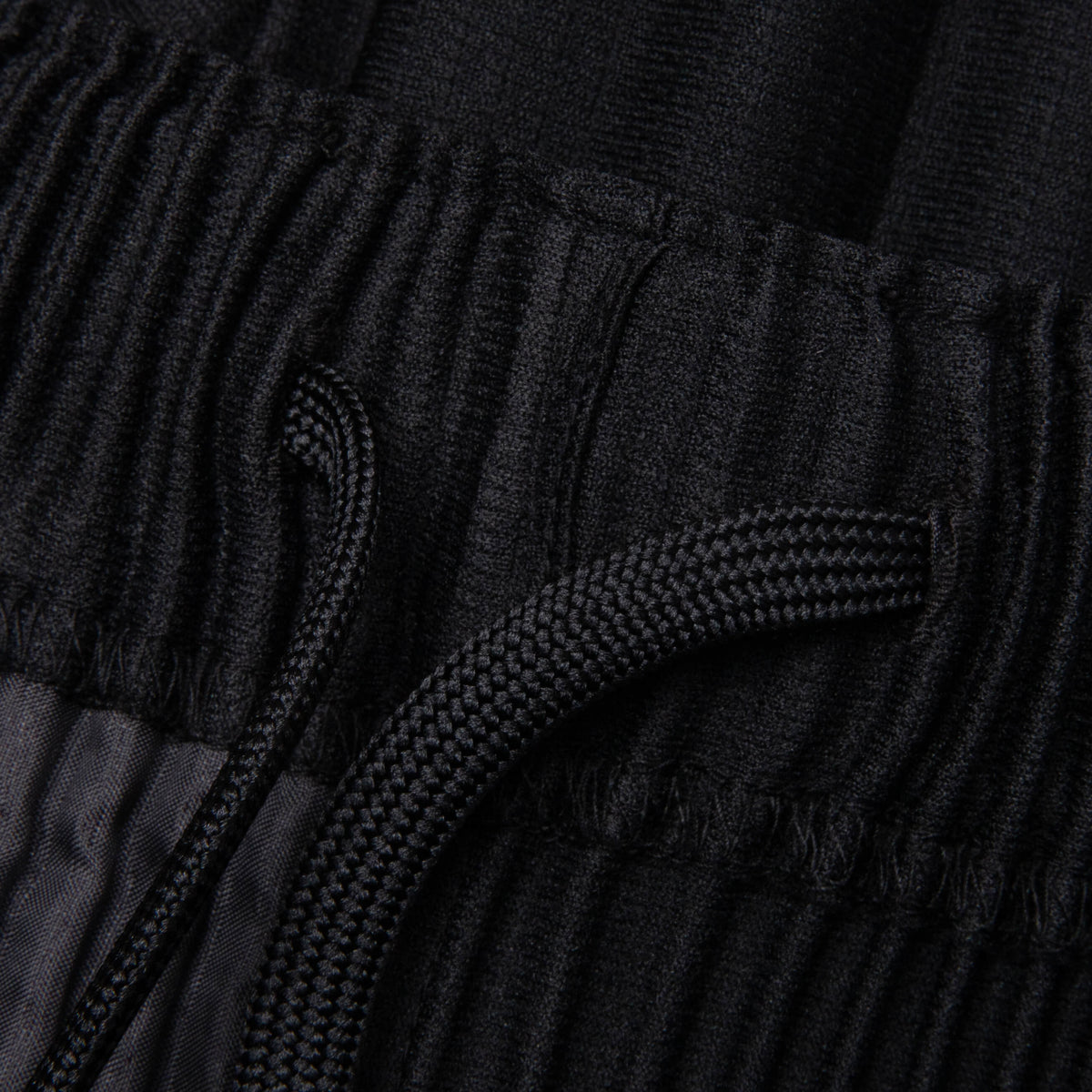 Basics Pleated Pants - Black