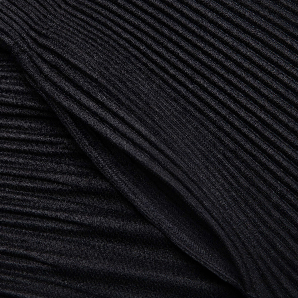 Basics Pleated Pants - Black